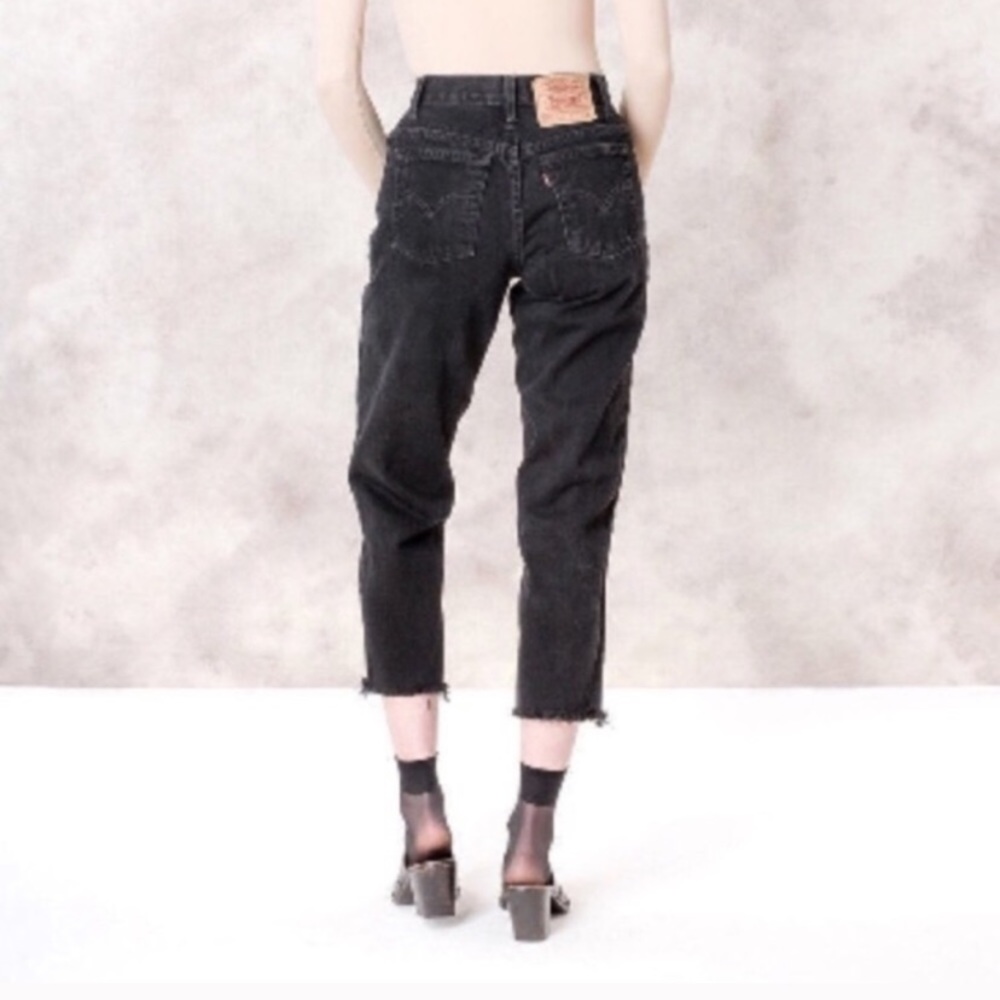 Vintage High Waisted Raw Hem Levi’s -Black (m-xxl)
